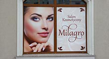 Salon kosmetyczny Milagro - okna na zewnątrz budynku. Zadrukowana folia monomeryczna.